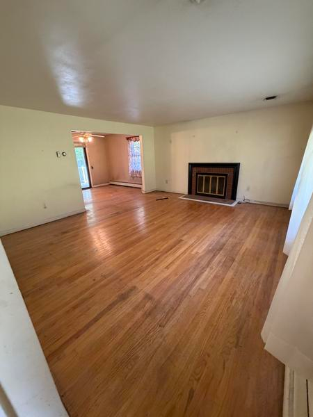 Picture of an empty room