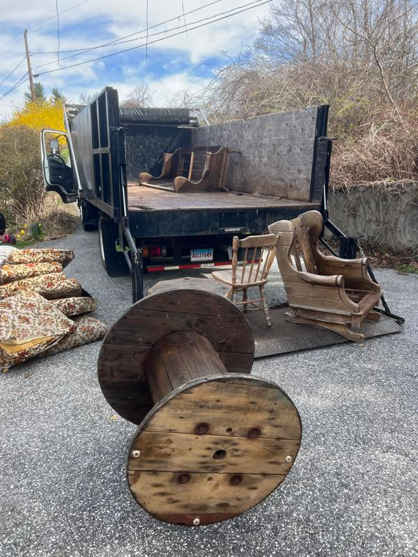 picture of NJR picking up junk in Brookfield CT