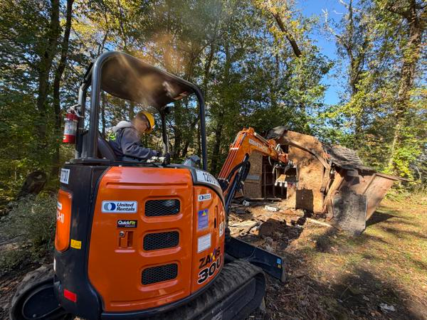 picture of NJR doing a shed teardown